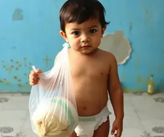 menino autista enviado para casa em saco plástico
